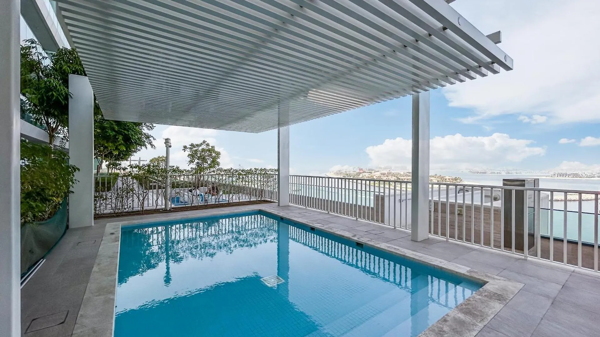Stunning Beachfront Home With Panoramic Sea Views Dubái